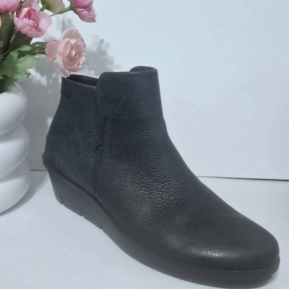 ECCO Skyler Women's Black Leather Side Zip Wedge Booties 7-7.5 EU 38 - Picture 3 of 7